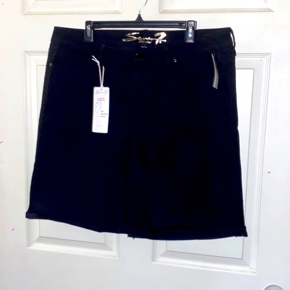 *Brand New* Seven7 Black Mid Rise Bermuda Shorts, Women’s 18W